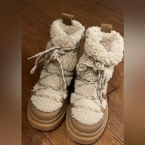 Zara booties size 33